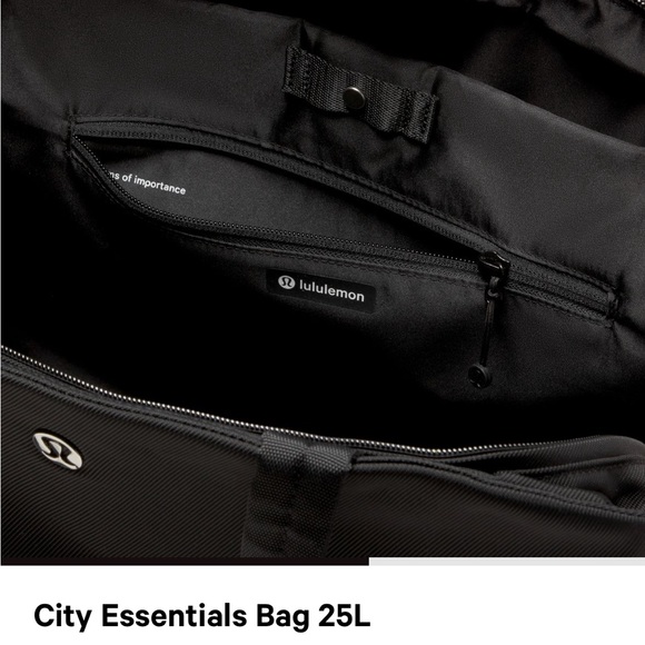 lululemon City Essentials Bag, Black. - Picture 4 of 10